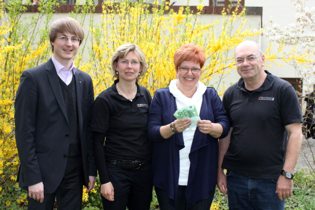 20140406Spendenuebergabe01