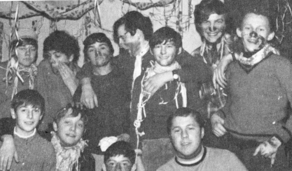 Faschingstreiben - h.v.l. Josef Dannemann, Leo Schmid, Franz Zerle, Anton Seifer, Kurt Lorenz, Gerhard Polifka, Jakob Kehrle; v.v.l. Johann Geirhos, Karl Seiler, Karl Morath, Gerald Giggenbach